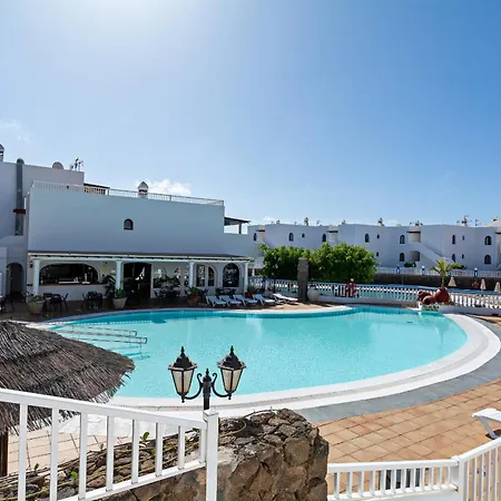 Palmeras Terrace Apt - Pool - Next To Beach Apartamento Costa Teguise